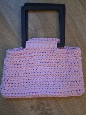 Handmade women's knitted handbag pink