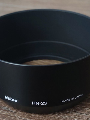 Nikon NH-23 lens hood like new, metal screw type 62mm