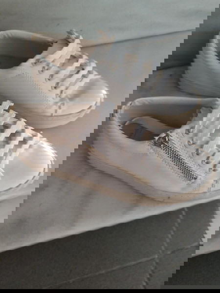 Sneakers λευκά Stradivarius 39