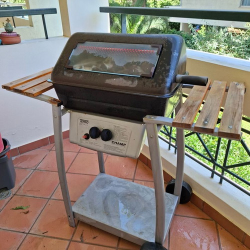Gas grill new, unused