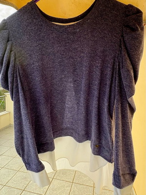 Regalinas 2-in-1 blouse with integrated shirt like new