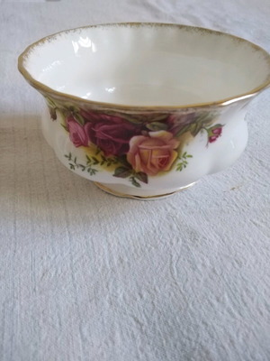 Royal Albert Old Country Roses Sugar Bowl like new