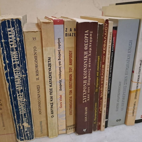 Sociology and Politics books used, pack of 45