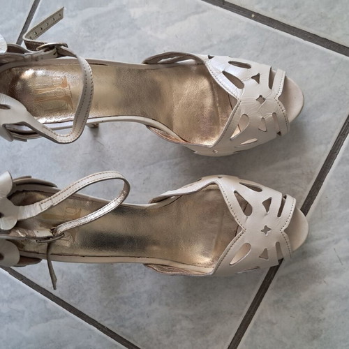 Handmade bridal leather sandals size 41, like new, white sugar color