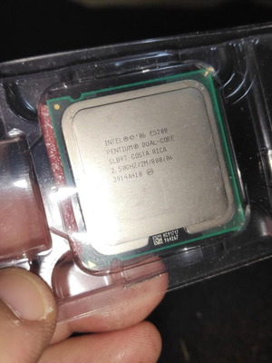 Intel Pentium Dual-Core E5200 processor like new, Socket 775