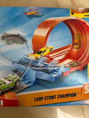 Hot Wheels track like new in original box