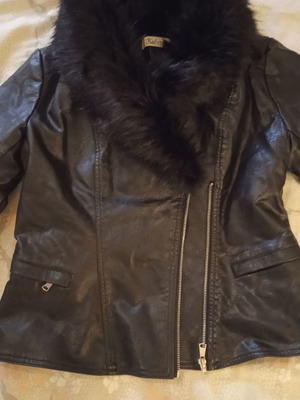 Jacket Small leather with fur collar in very good condition