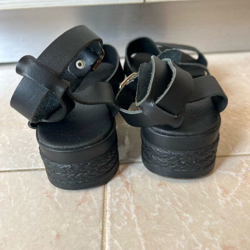 Ligglo flatform sandals size 38 like new, black
