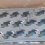  Ολοκαίνουρια Φόρμα Ζαχαροπλαστικής για Cupcakes/Muffins μεταλλική 12 θέσεων