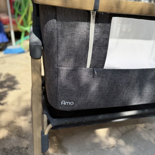 Amo Baby Bassinet with Wheels and Mesh Sides like new