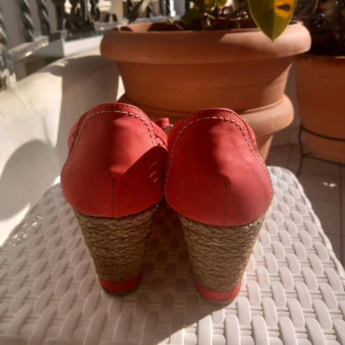 Safe Step coral platform shoes lightly used, size 38