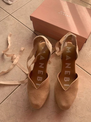 Manebi beige sandals size 40 like new