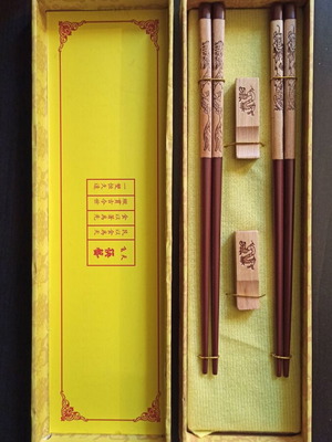 Gift set 2 pairs of chopsticks with holders new