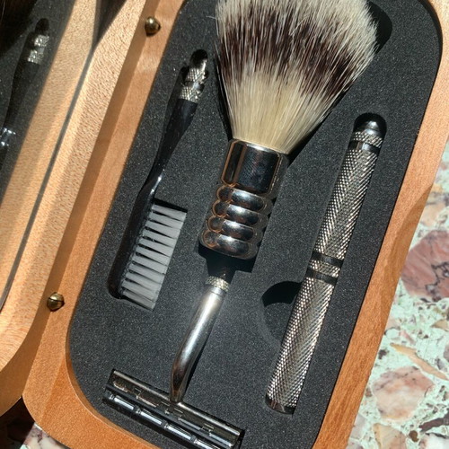 Men's travel grooming set in wooden box like new