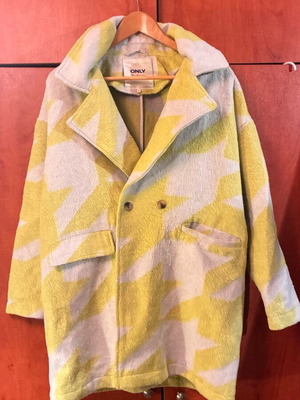 Only half coat like new, yellow, oversized, size S
