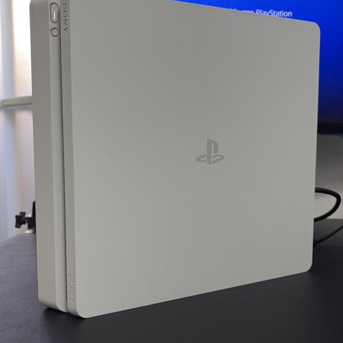 PlayStation 4 Slim 500GB λευκό μεταχειρισμένο με 1 παιχνίδι και χειριστήριο
