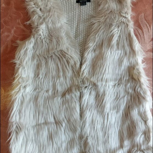Faux fur vest new, size S, beige