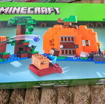 LEGO Minecraft The Pumpkin Farm set like new 257 pieces