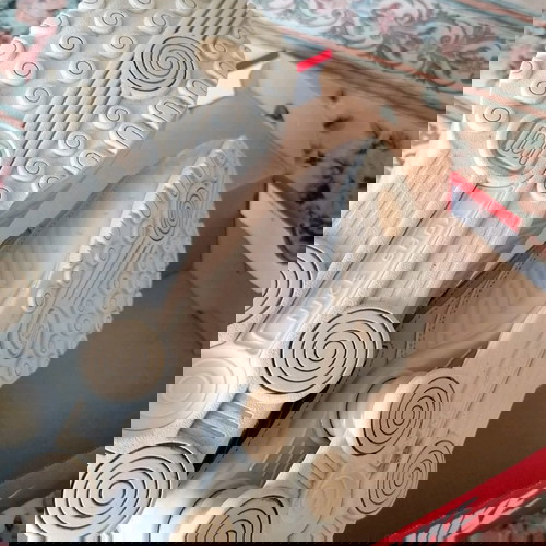 Nike Shox μεταχειρισμένα σε λευκό με χρυσές λεπτομέρειες μέγεθος 39