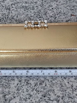 Χρυσό βραδινό τσαντάκι clutch με στρας και μεταλλικό πλαίσιο