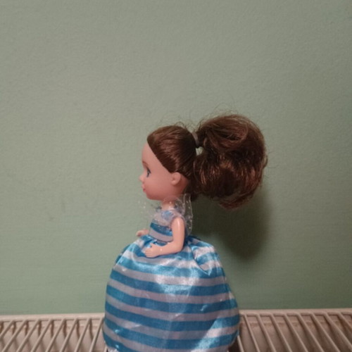 Cupcake doll like new