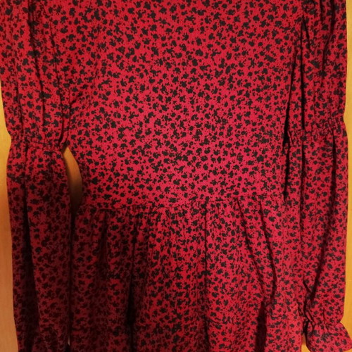 Mango blouse with deep neckline, size S, new, black and red