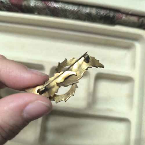 Gold brooch with pearl vintage, like new