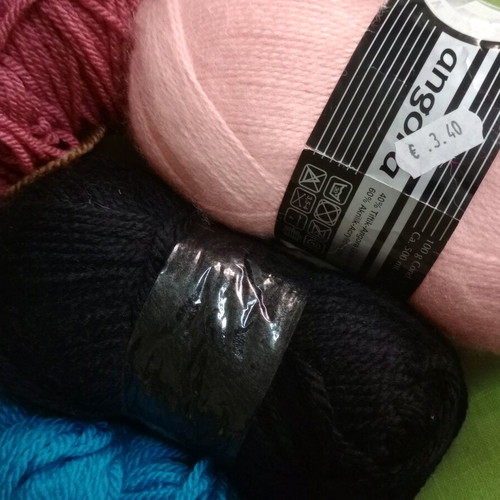 Yarns like new in various shades for crochet
