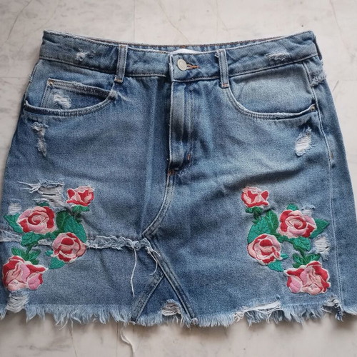 Zara denim mini skirt like new with embroidered roses, size L