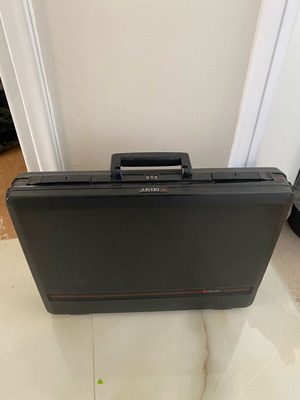 Delsey χαρτοφύλακας μεταχειρισμένος, μαύρος, σκληρός