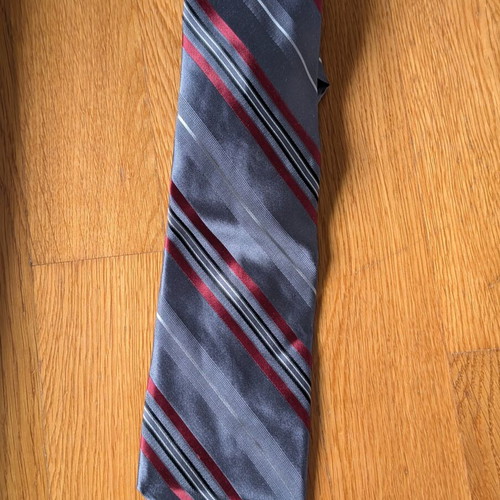 DKNY tie used in good condition