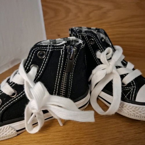 Children's baby athletic shoes like new, size 24