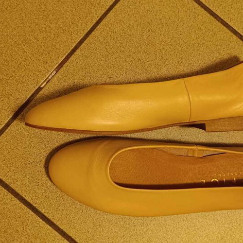 Office leather flats beige new, size 38