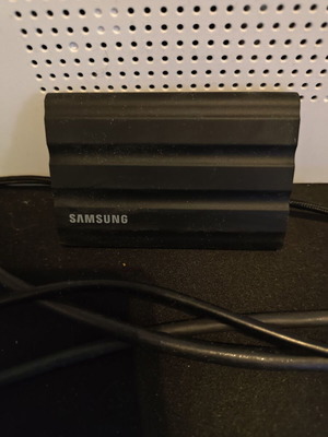 Samsung T7 Shield 2TB Portable SSD like new, USB 3.2 Gen2, IP65