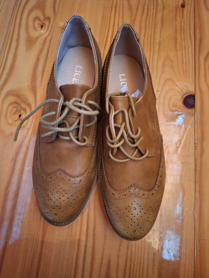 Women's shoes, narrow fit, brown, size 40
