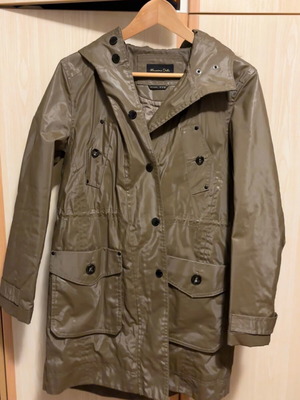 Massimo Dutti waterproof jacket women's like new, khaki with fur hood size S