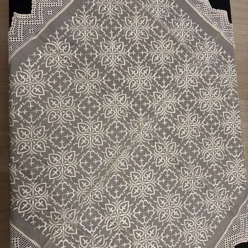 White lace tablecloth 90x90 new with embroidered design