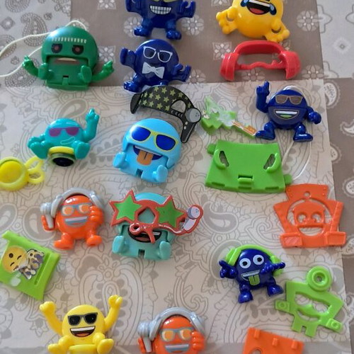 Emoji figures used, set of 11 pieces