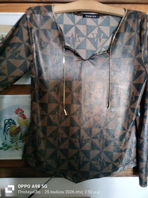 Blouse with bell sleeves, elastic shiny fabric and gold cord, like new, size L