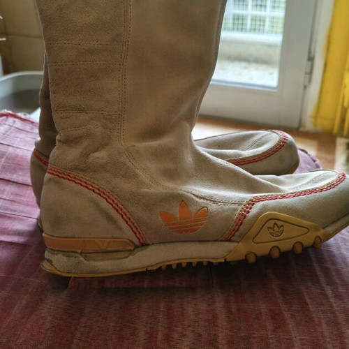 Adidas snow boot used, beige orange