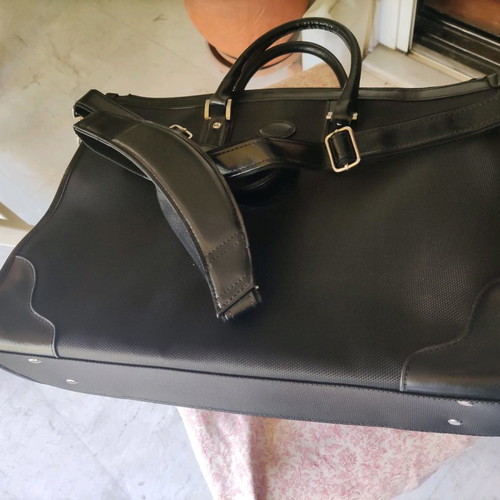 Unisex bag used in excellent condition, size 42x34x14 cm