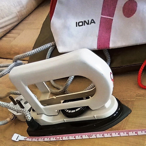 Iona vintage folding travel iron with original case and UK plug