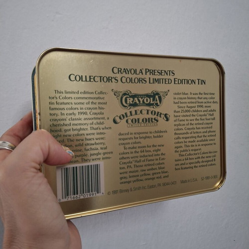 Crayola Complete Crayon Collector Tin 1991 like new with sharpener