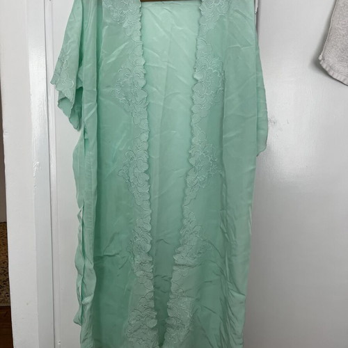 Vintage robe like new, turquoise, size medium-large