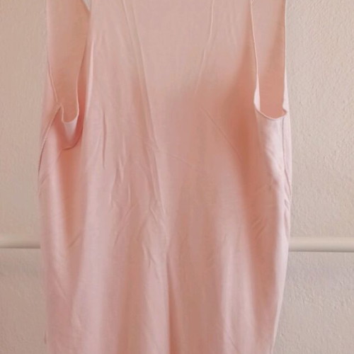 Sleeveless top with cut-out shoulders like new, pink