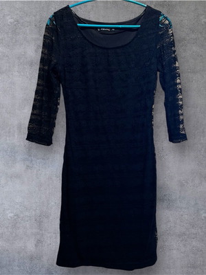Women's black dress with lace size S like new