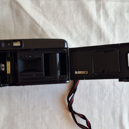 Akica KR-727 Vintage 35mm Film Point & Shoot Camera