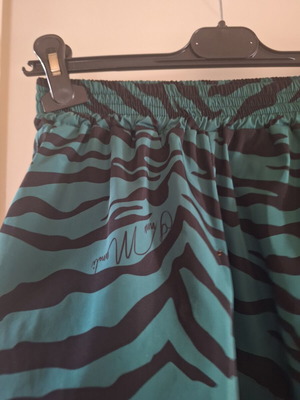Inna Manoli shorts and jacket set like new, black and green