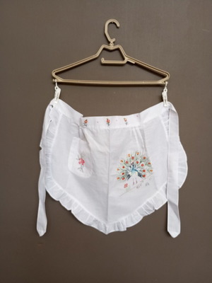 Vintage White Waist Apron with Peacock and Flower Embroidery like new