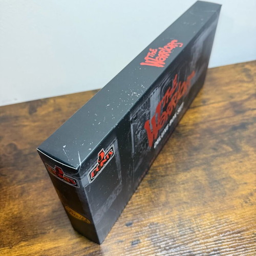 Mezco Toys The Warriors Deluxe Box Set 5 Figures brand new